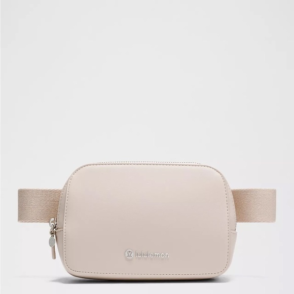 lululemon athletica Handbags - Lululemon Everywhere Belt Bag 1L
Leather Alternative